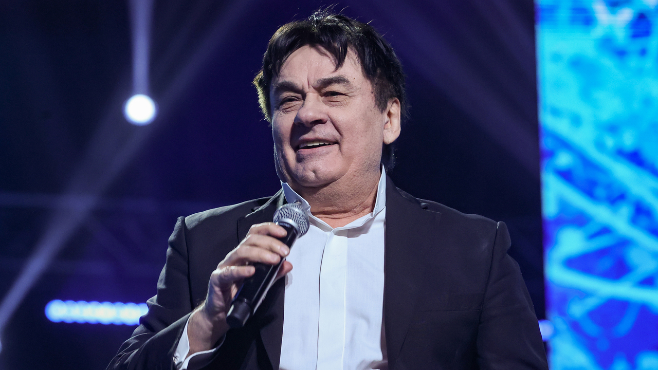 Александр Серов